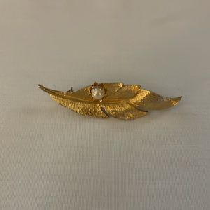 Estate jewelry Gold leaf brooch